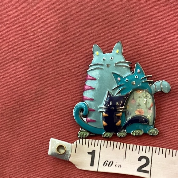Fun enamel kitty cat brooch - Picture 3 of 5